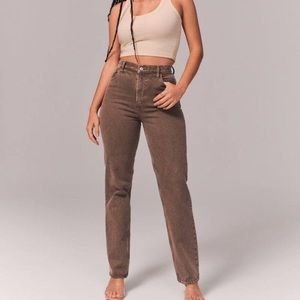 Abercrombie Curve Love 90’s Straight Ultra High Rise in Brown